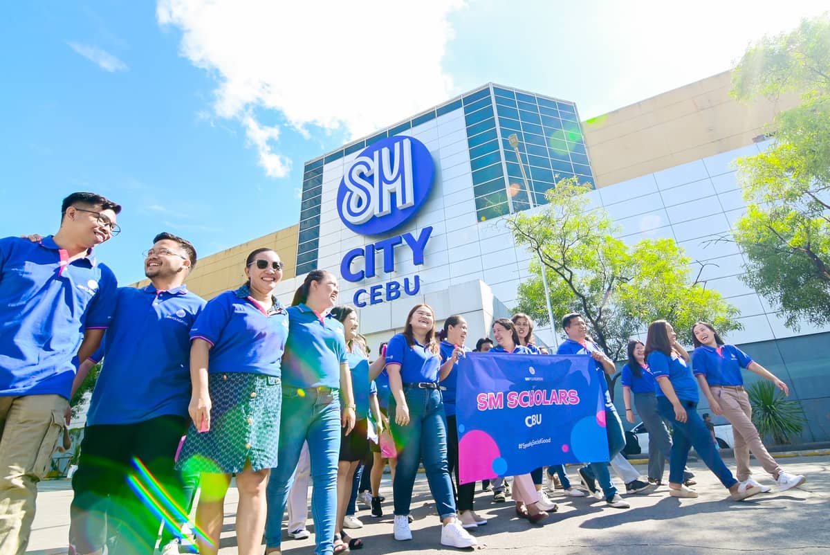The fourth leg of the general assembly encourages scholars to explore practical experiences such as internships and part-time job opportunities from SM Group to equip them with the tools they need to start their dream careers.